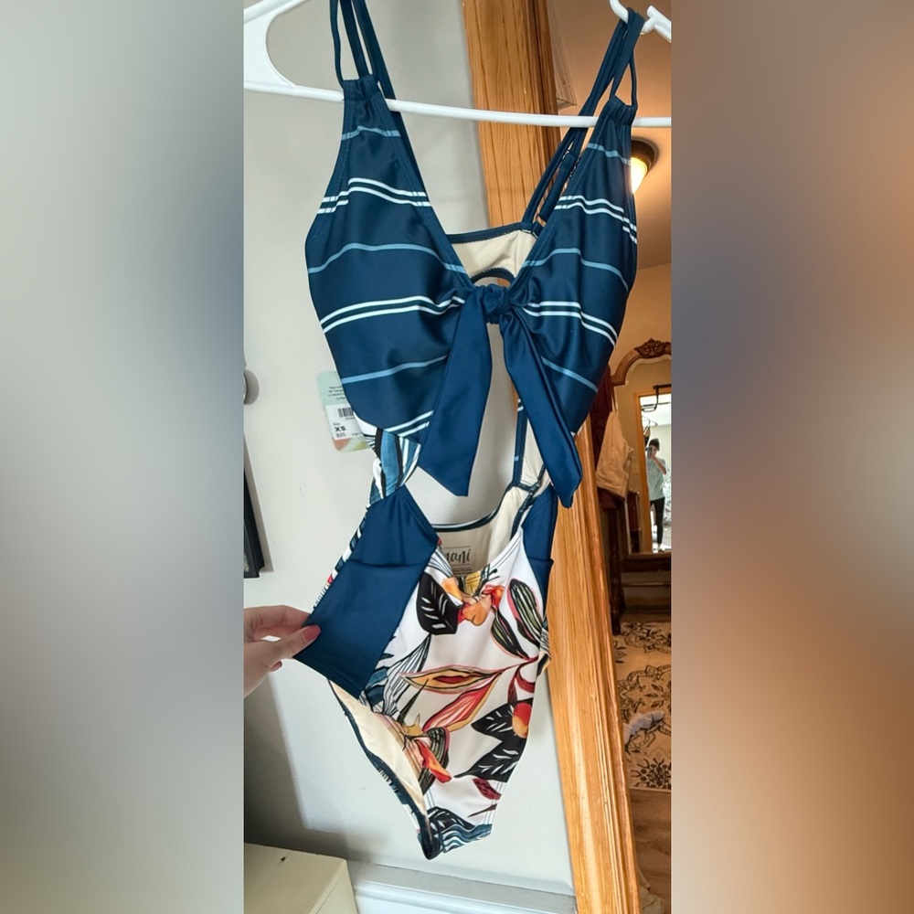Stylish Blue Floral Women Swim One Piece